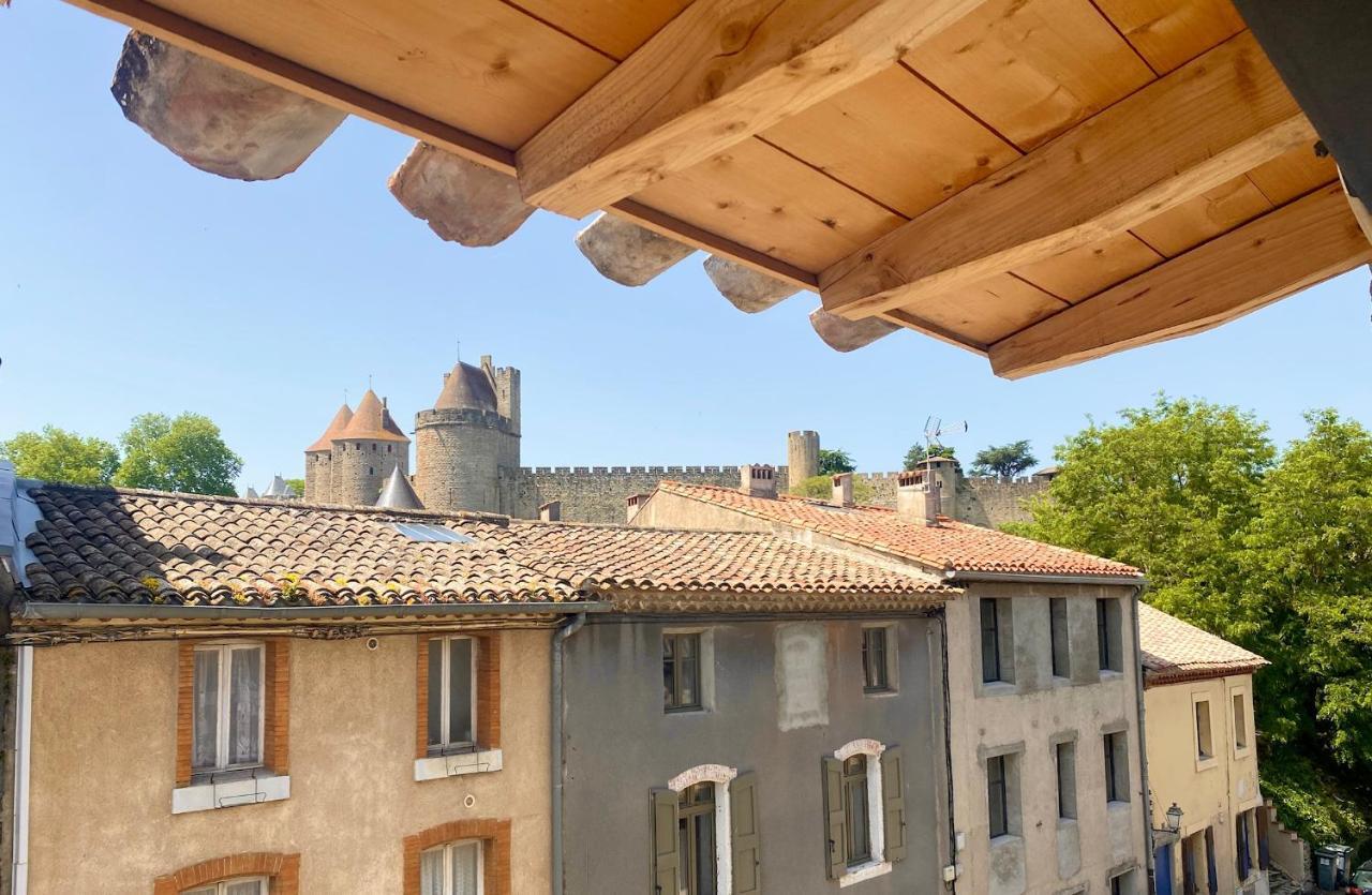 Au Pied De La Cite Medievale - Le 127 *