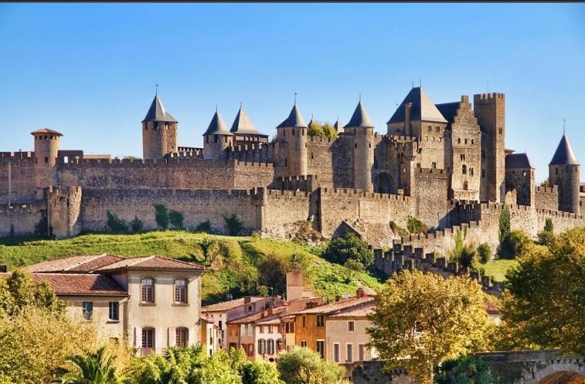 Au Pied De La Cite Medievale - Le 127